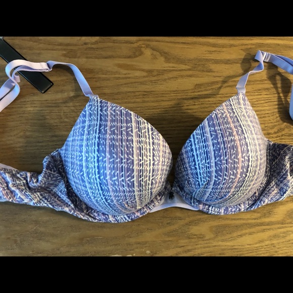 Brand New VS Bra with plunges. - Picture 1 of 2